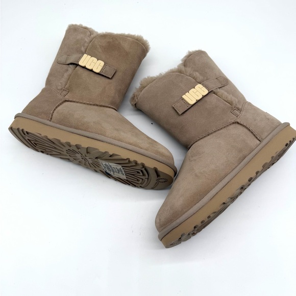 UGG Shoes - UGG Classic Tan Suede Winter Boots